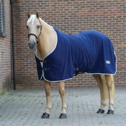 2023 Saxon Defiant Fleece Standard Neck Horse Rug 1011728 - Navy / White -Harness Store 5781 202320Saxon20Defiant20Fleece20Standard20Neck20Horse20Rug20101172820 20Navy20White20worn.700x700