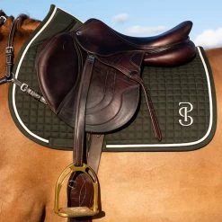 2023 PS Of Sweden Elite Jump Saddle Pad 1110-056 - Dark Green -Harness Store 6080 202320PS20of20Sweden20Elite20Jump20Saddle20Pad201110 05620 20Dark20Green20Lifestyle201.700x700