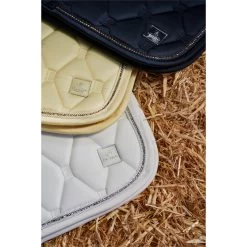 2023 Eskadron Glossy Crystal Saddle Cloth 218131 445 - Navy Colour Navy 8 2023 Eskadron Glossy Crystal Saddle Cloth 218131 445 - Navy Colour Navy -Harness Store 6279 esk 0123 kam 218131 445 010 380 610 add41.700x700
