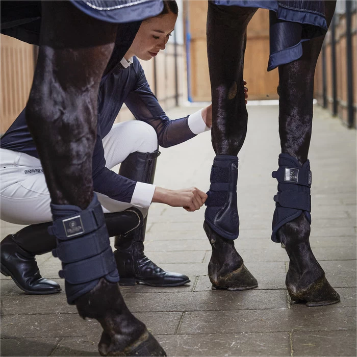 2023 Eskadron Satin Cloud Saddle Cloth & Softshell Tendon Boots Bundle 218031555031 - Navy 6 2023 Eskadron Satin Cloud Saddle Cloth & Softshell Tendon Boots Bundle 218031555031 - Navy - Image 4